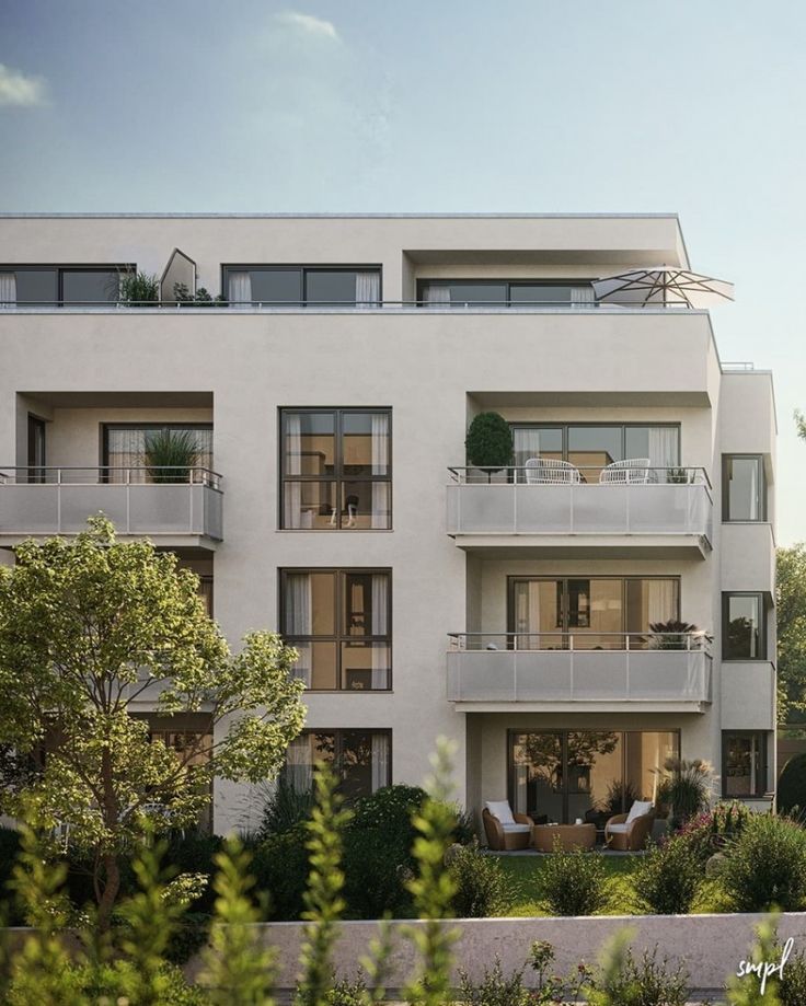 Moderne Neubauimmobilie mit Balkonen und Garten